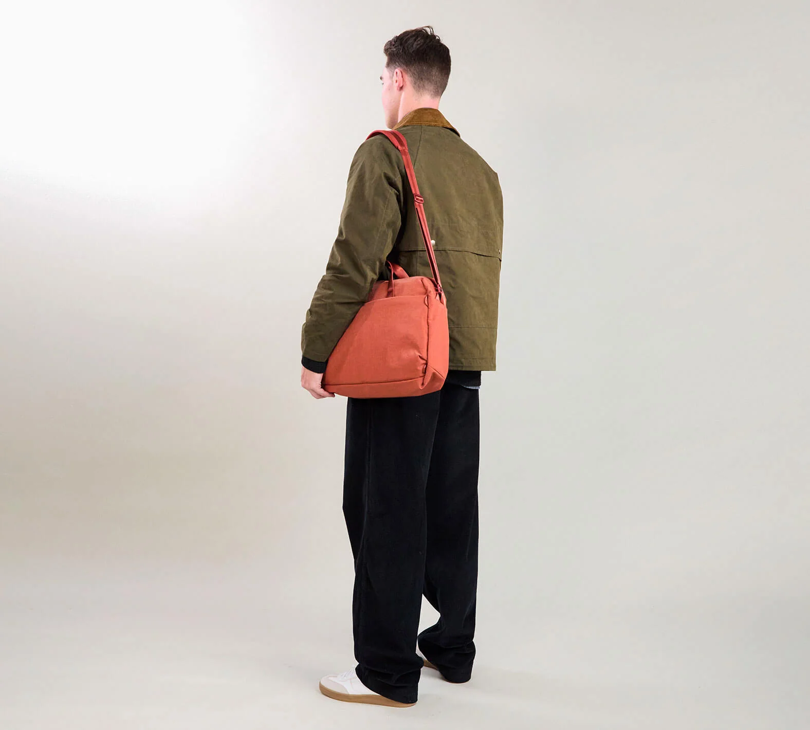 MODE Shoulder Bag 12L - Image 20
